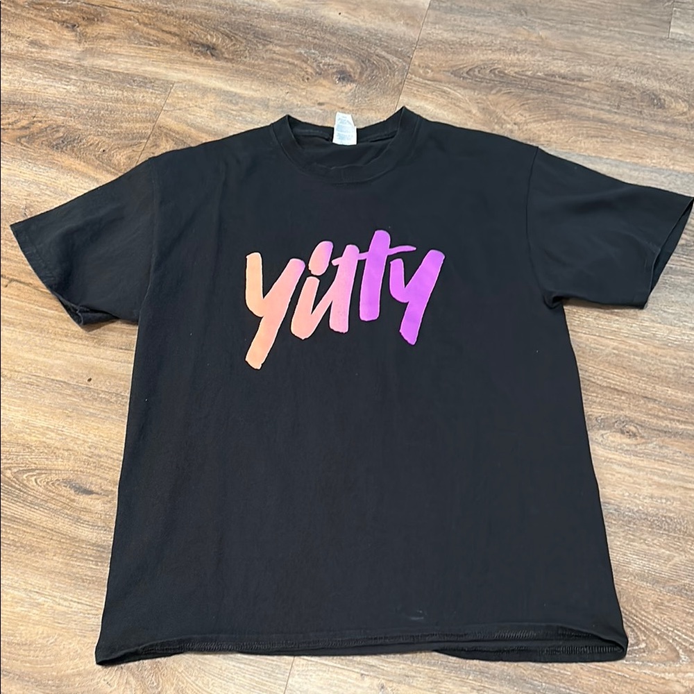 Yitty Graphic Tee
